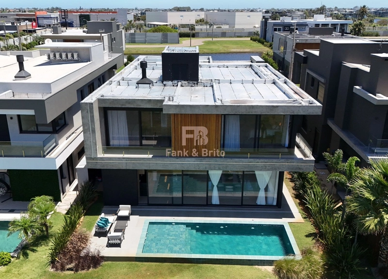 SOBRADO À VENDA O MELHOR NEGÓCIO DO CONDOMÍNIO SENSE: 2ª foto da galeria de imagens do imóvel