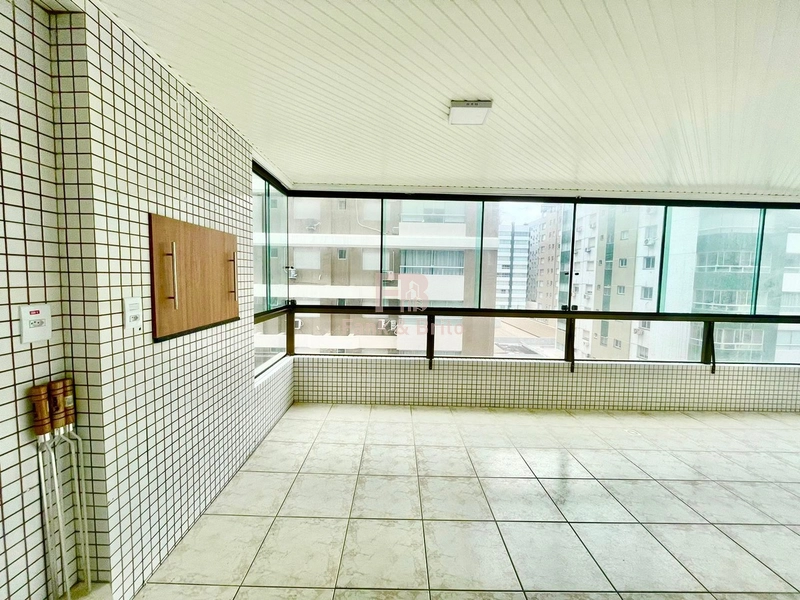 GIGANTE APARTAMENTO, DUAS SACADAS, VISTA MAR, BAIRRO NAVEGANTES.: 1ª foto da galeria de imagens do imóvel