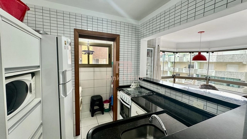 Apartamento amplo sacadão de frente 2 dormitórios a uma quadra do mar!: 20ª foto da galeria de imagens do imóvel