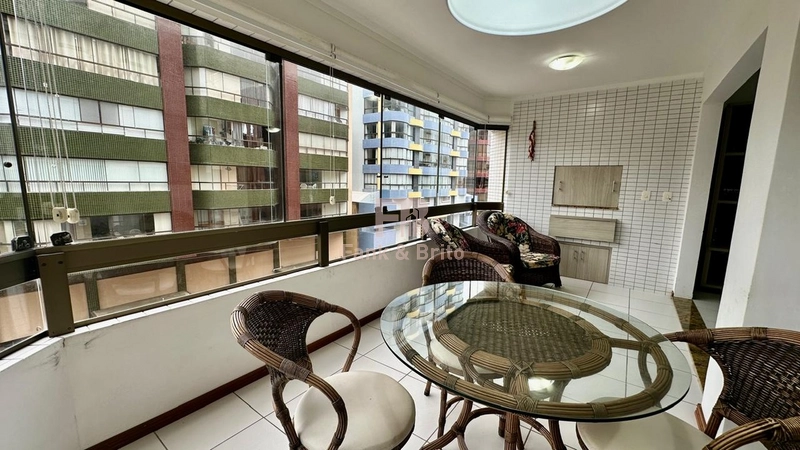 Apartamento amplo sacadão de frente 2 dormitórios a uma quadra do mar!: 48ª foto da galeria de imagens do imóvel