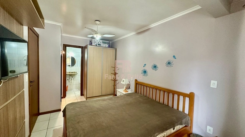 Apartamento amplo sacadão de frente 2 dormitórios a uma quadra do mar!: 31ª foto da galeria de imagens do imóvel