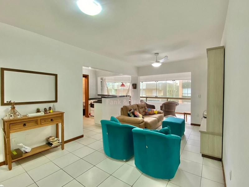 Apartamento amplo sacadão de frente 2 dormitórios a uma quadra do mar!: 10ª foto da galeria de imagens do imóvel