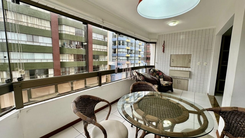 Apartamento amplo sacadão de frente 2 dormitórios a uma quadra do mar!: 40ª foto da galeria de imagens do imóvel