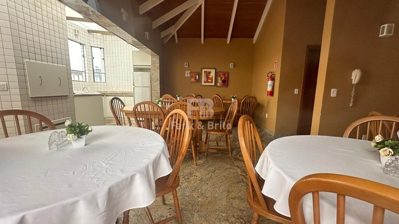 Apartamento amplo sacadão de frente 2 dormitórios a uma quadra do mar!: 52ª foto da galeria de imagens do imóvel