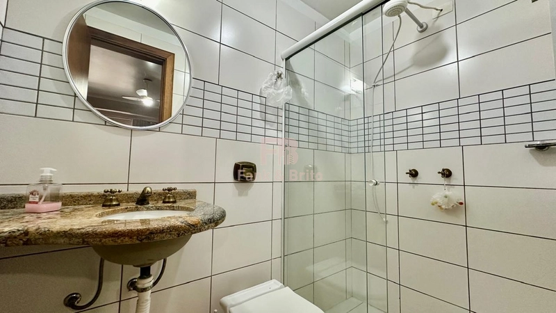 Apartamento amplo sacadão de frente 2 dormitórios a uma quadra do mar!: 33ª foto da galeria de imagens do imóvel