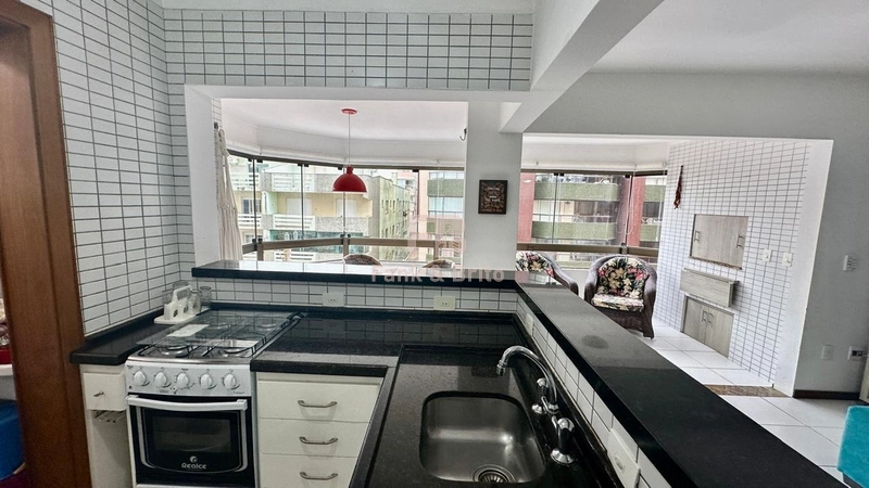 Apartamento amplo sacadão de frente 2 dormitórios a uma quadra do mar!: 21ª foto da galeria de imagens do imóvel