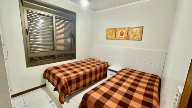 Apartamento amplo sacadão de frente 2 dormitórios a uma quadra do mar!: 29ª foto da galeria de imagens do imóvel