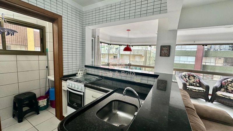 Apartamento amplo sacadão de frente 2 dormitórios a uma quadra do mar!: 27ª foto da galeria de imagens do imóvel