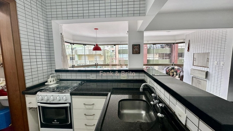 Apartamento amplo sacadão de frente 2 dormitórios a uma quadra do mar!: 16ª foto da galeria de imagens do imóvel