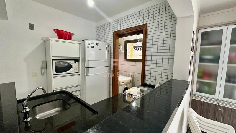 Apartamento amplo sacadão de frente 2 dormitórios a uma quadra do mar!: 23ª foto da galeria de imagens do imóvel