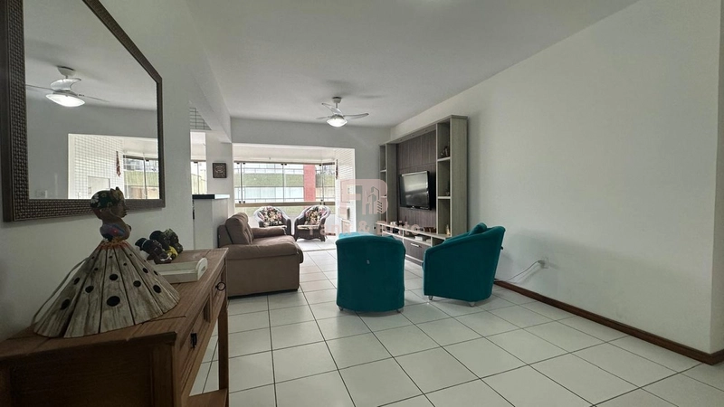 Apartamento amplo sacadão de frente 2 dormitórios a uma quadra do mar!: 8ª foto da galeria de imagens do imóvel