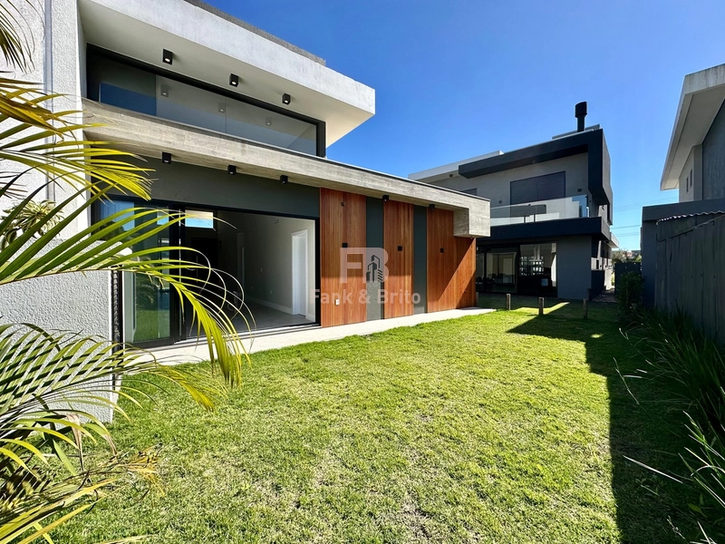 CASA TÉRREA, ARQUITETURA MODERNA E ARROJADA: 2ª foto da galeria de imagens do imóvel