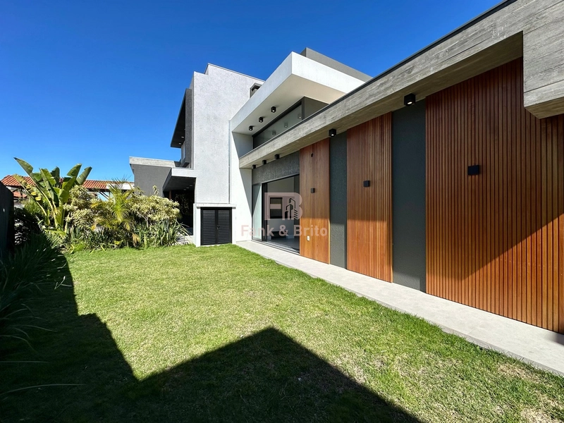 CASA TÉRREA, ARQUITETURA MODERNA E ARROJADA: 3ª foto da galeria de imagens do imóvel