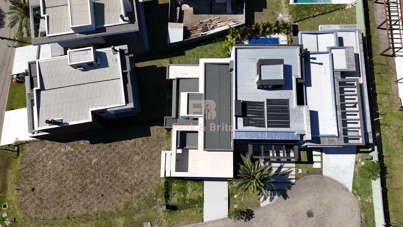 CASA TÉRREA, ARQUITETURA MODERNA E ARROJADA: 16ª foto da galeria de imagens do imóvel