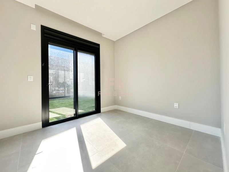 CASA TÉRREA, ARQUITETURA MODERNA E ARROJADA: 6ª foto da galeria de imagens do imóvel