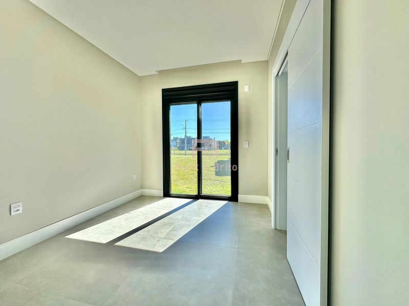 CASA TÉRREA, ARQUITETURA MODERNA E ARROJADA: 7ª foto da galeria de imagens do imóvel