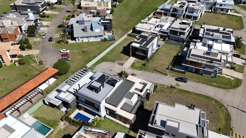 CASA TÉRREA, ARQUITETURA MODERNA E ARROJADA: 18ª foto da galeria de imagens do imóvel