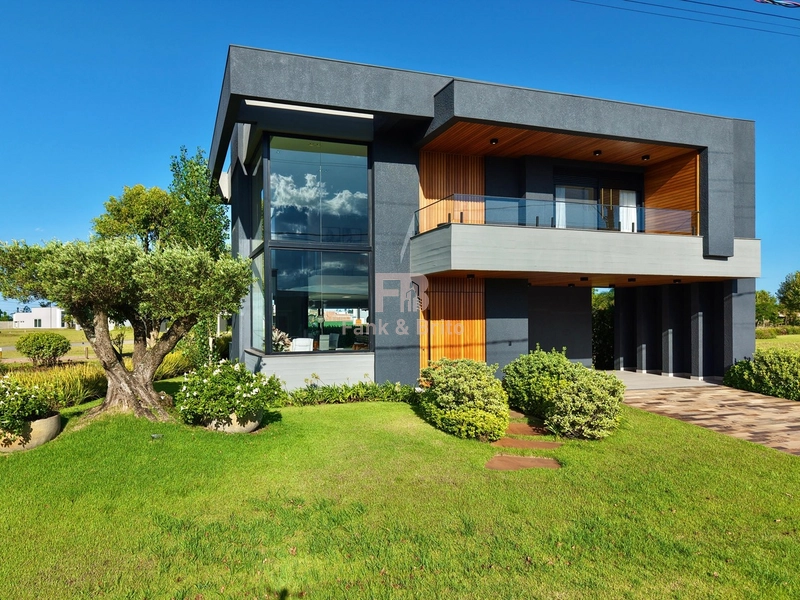 CASA A VENDA EM CONDOMINIO FECHADO: 1ª foto da galeria de imagens do imóvel