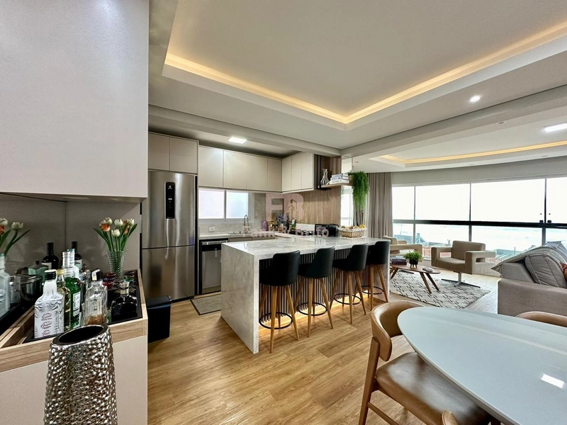 BEIRA MAR, FINO DECORADO, AMPLO APARTAMENTO!!!: 3ª foto da galeria de imagens do imóvel