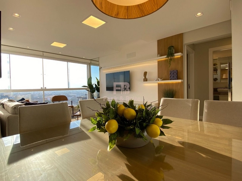 VENDE AMPLO APARTAMENTO FINAMENTE MOBILIADO E DECORADO: 3ª foto da galeria de imagens do imóvel