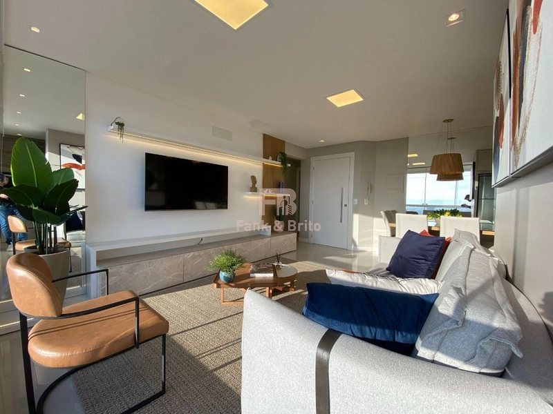 VENDE AMPLO APARTAMENTO FINAMENTE MOBILIADO E DECORADO: 5ª foto da galeria de imagens do imóvel