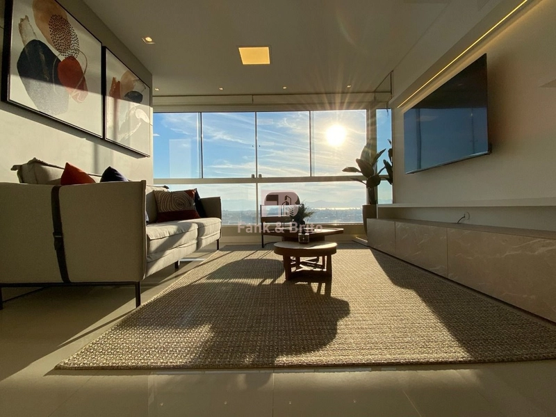 VENDE AMPLO APARTAMENTO FINAMENTE MOBILIADO E DECORADO: 1ª foto da galeria de imagens do imóvel