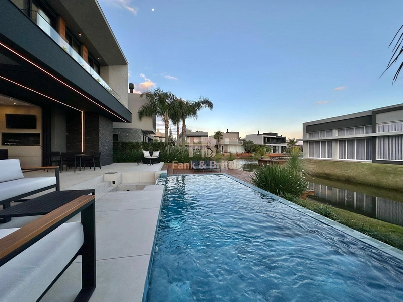 SOBRADO À VENDA  CONDOMÍNIO MALIBU: 8ª foto da galeria de imagens do imóvel