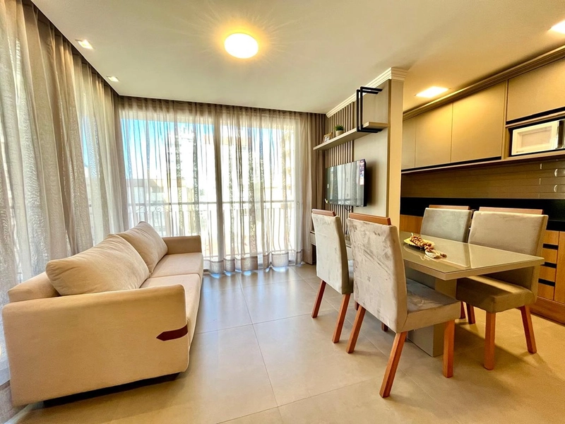 APARTAMENTO AO LADO DA PRAÇA FLAVIO BOIANOVSKI, DUAS QUADRAS DO MAR!: 3ª foto da galeria de imagens do imóvel