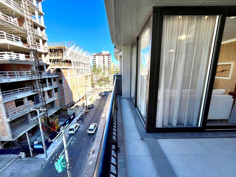 APARTAMENTO AO LADO DA PRAÇA FLAVIO BOIANOVSKI, DUAS QUADRAS DO MAR!: 17ª foto da galeria de imagens do imóvel