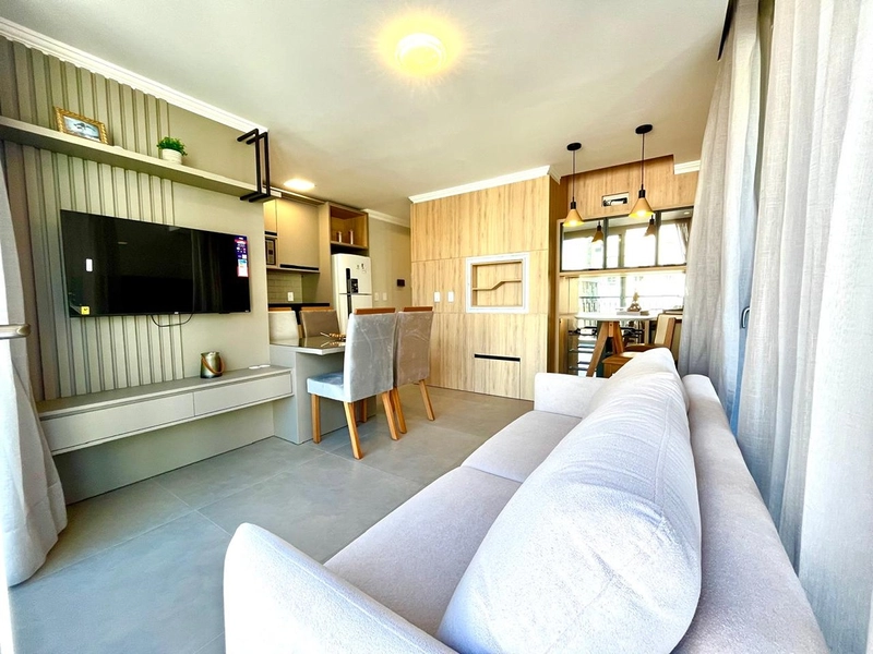APARTAMENTO AO LADO DA PRAÇA FLAVIO BOIANOVSKI, DUAS QUADRAS DO MAR!: 4ª foto da galeria de imagens do imóvel