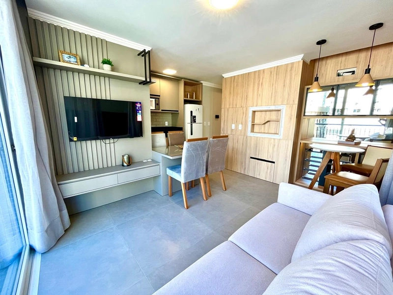 APARTAMENTO AO LADO DA PRAÇA FLAVIO BOIANOVSKI, DUAS QUADRAS DO MAR!: 5ª foto da galeria de imagens do imóvel