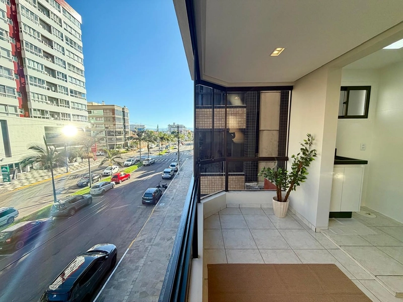 Sacada de frente para avenida  com vista para o mar.  Imperdível!: 3ª foto da galeria de imagens do imóvel