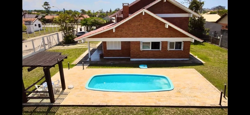 SOBRADO À VENDA EM ATLÂNTIDA | 2 TERRENOS, PISCINA E MUITO ESPAÇO: 3ª foto da galeria de imagens do imóvel
