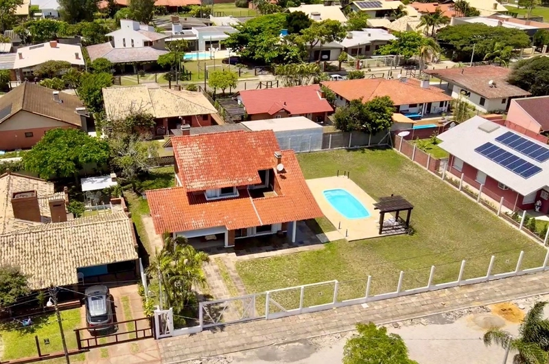 SOBRADO À VENDA EM ATLÂNTIDA | 2 TERRENOS, PISCINA E MUITO ESPAÇO: 4ª foto da galeria de imagens do imóvel