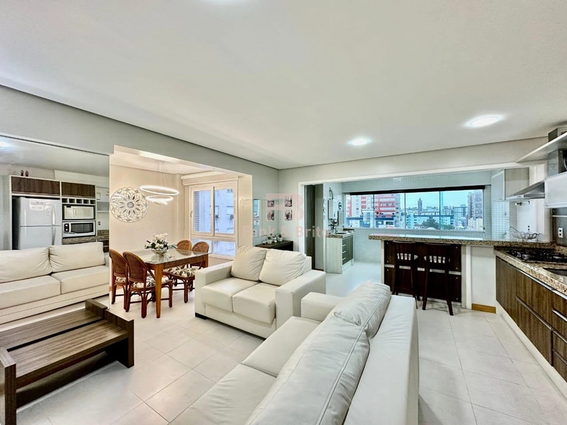 NO CENTRO, JUNTO A PRAÇA DO MINI GOLF.: 1ª foto da galeria de imagens do imóvel