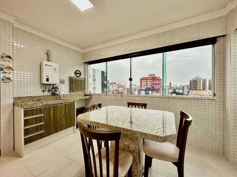 NO CENTRO, JUNTO A PRAÇA DO MINI GOLF.: 9ª foto da galeria de imagens do imóvel