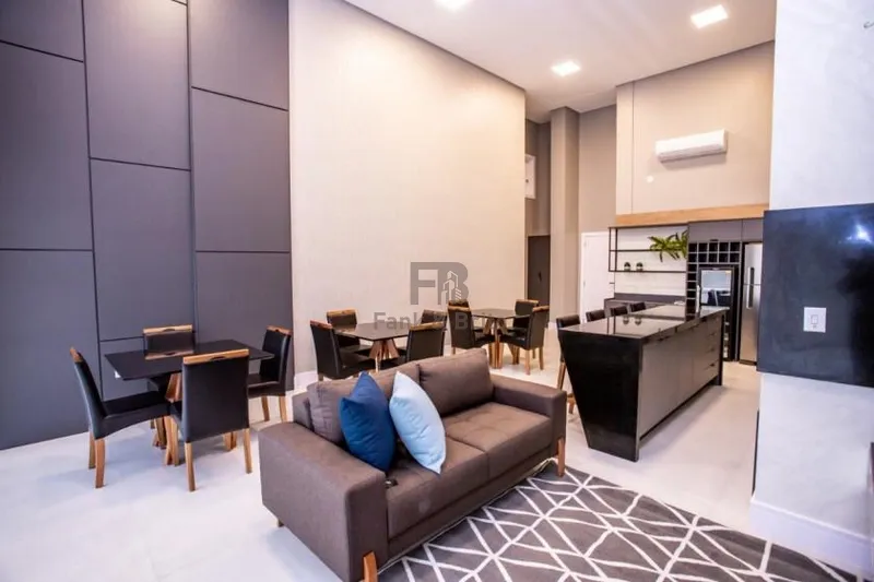 JUNTO A PRAÇA TIARAJÚ E AV. UBIRAJARA, A POUCOS METROS DO MAR: 8ª foto da galeria de imagens do imóvel