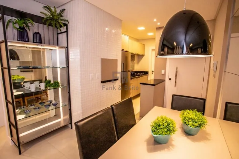 JUNTO A PRAÇA TIARAJÚ E AV. UBIRAJARA, A POUCOS METROS DO MAR: 2ª foto da galeria de imagens do imóvel