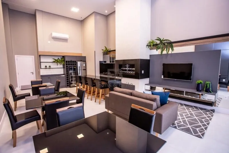 JUNTO A PRAÇA TIARAJÚ E AV. UBIRAJARA, A POUCOS METROS DO MAR: 9ª foto da galeria de imagens do imóvel