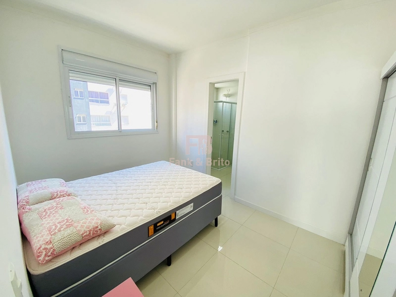 APARTAMENTO DE DOIS DORMITÓRIOS PRÓXIMO AO MAR.: 3ª foto da galeria de imagens do imóvel