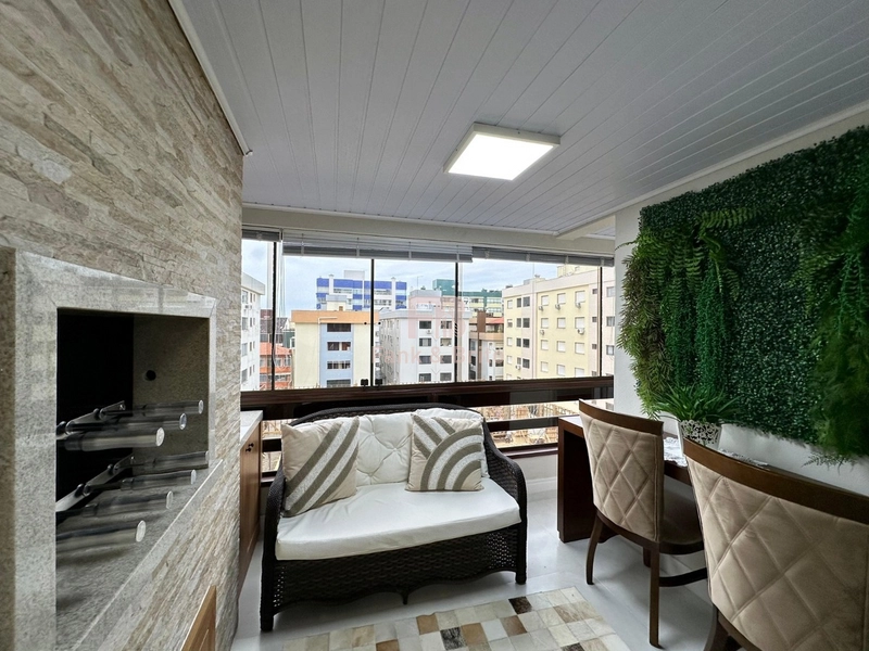 MOBILIADO E DECORADO COM SACADA DE FRENTE.: 4ª foto da galeria de imagens do imóvel