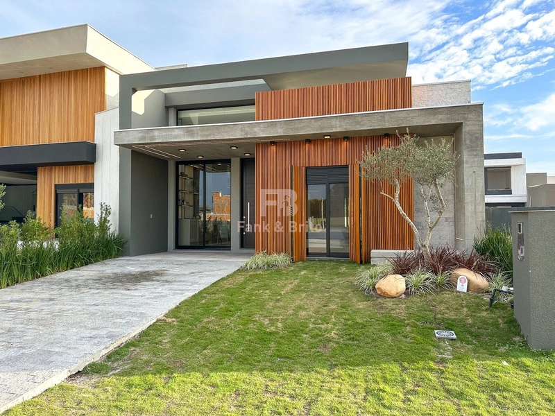 CASA A VENDA EM CONDOMINIO FECHADO NO LITORAL NORTE GAUCHO: 1ª foto da galeria de imagens do imóvel