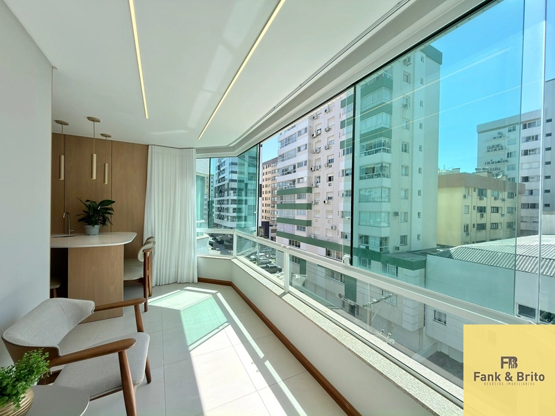 APARTAMENTO FINAMENTE MOBILIADO, DECORADO, PRÓXIMO A PRAÇA LUIZ BASSANI: 2ª foto da galeria de imagens do imóvel