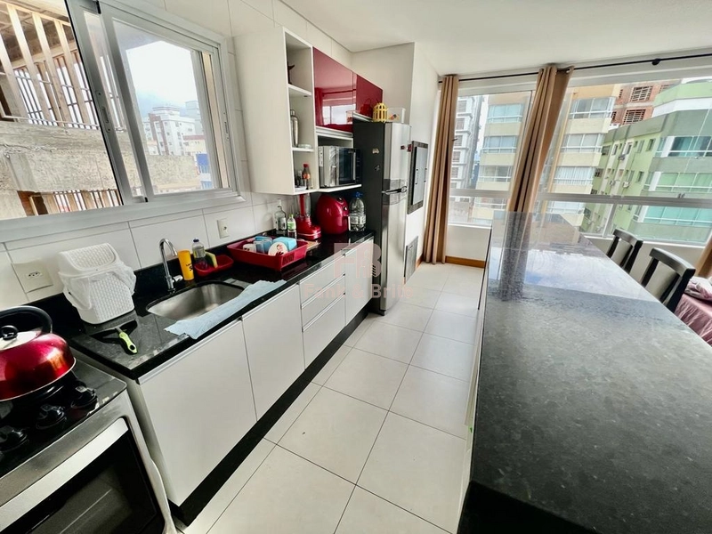 Apartamento de frente mobiliado, com 2 dormitórios, ao lado da praça!: 5ª foto da galeria de imagens do imóvel