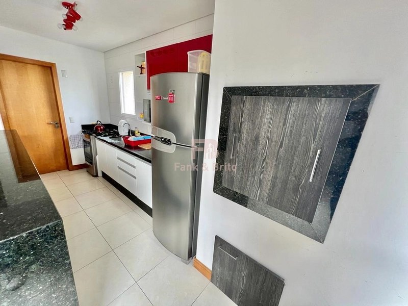 Apartamento de frente mobiliado, com 2 dormitórios, ao lado da praça!: 4ª foto da galeria de imagens do imóvel