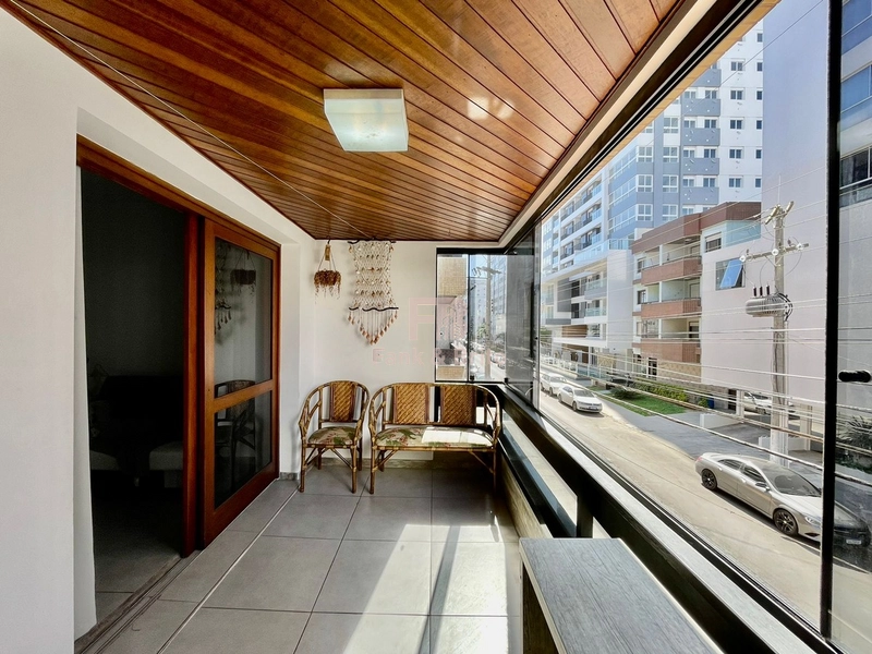 Apartamento de frente com sacada, em excelente localização!: 4ª foto da galeria de imagens do imóvel