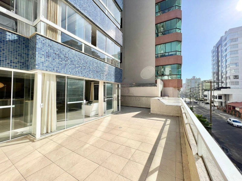 VENDE EXCELENTE APARTAMENTO COM TERRAÇO UMA QUADRA DO MAR: 1ª foto da galeria de imagens do imóvel