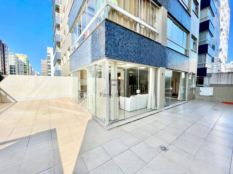 VENDE EXCELENTE APARTAMENTO COM TERRAÇO UMA QUADRA DO MAR: 2ª foto da galeria de imagens do imóvel