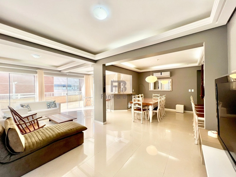 VENDE EXCELENTE APARTAMENTO COM TERRAÇO UMA QUADRA DO MAR: 4ª foto da galeria de imagens do imóvel