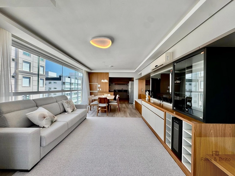 Na Avenida Ubirajara, Mobiliado e Decorado.: 2ª foto da galeria de imagens do imóvel